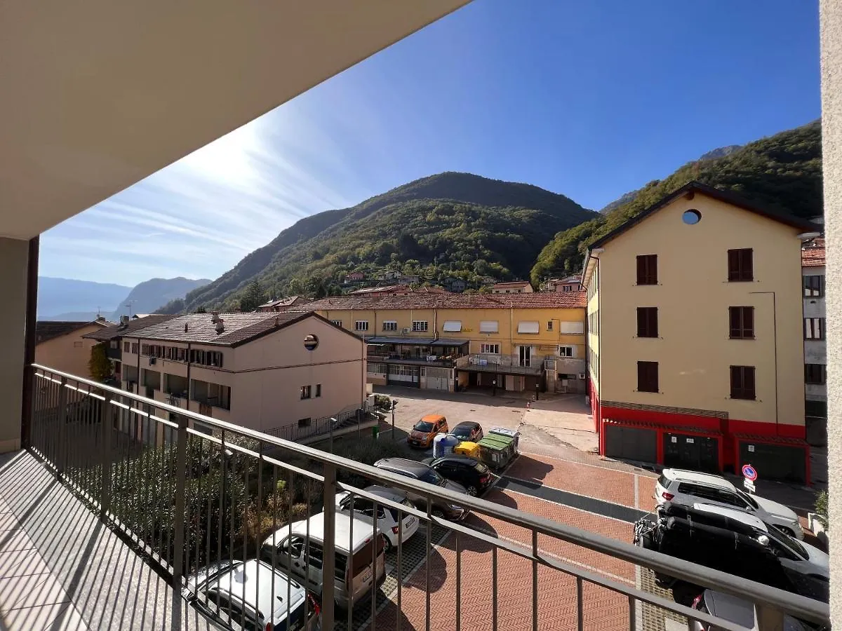 Como Lake With Two People Lake View And Near Beach Apartment Acquaseria 0*,