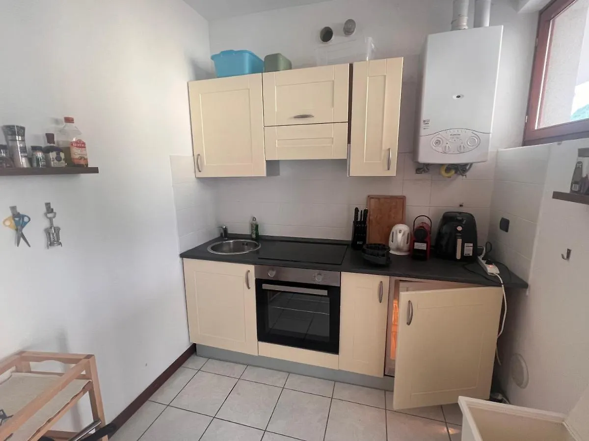 Como Lake With Two People Lake View And Near Beach Apartment Acquaseria