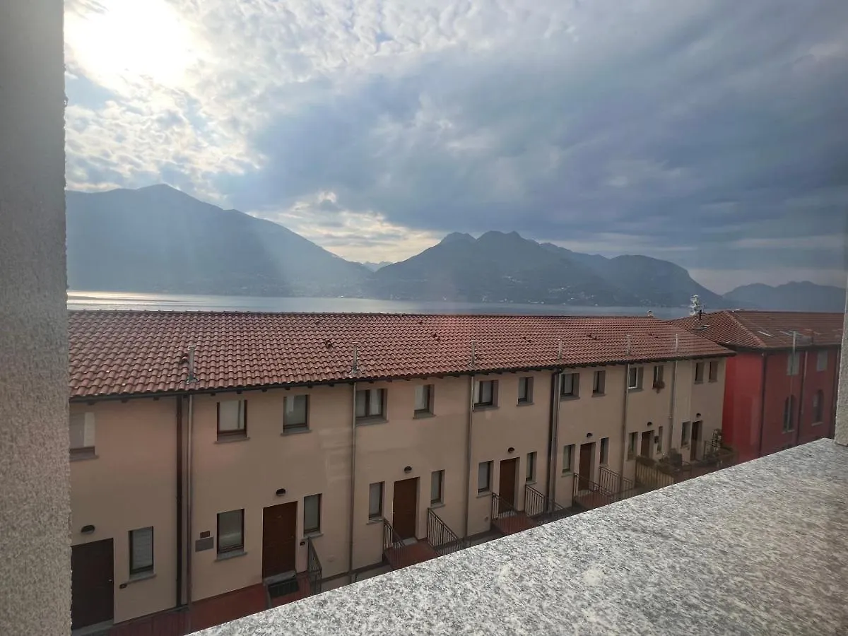 Como Lake With Two People Lake View And Near Beach Apartment Acquaseria