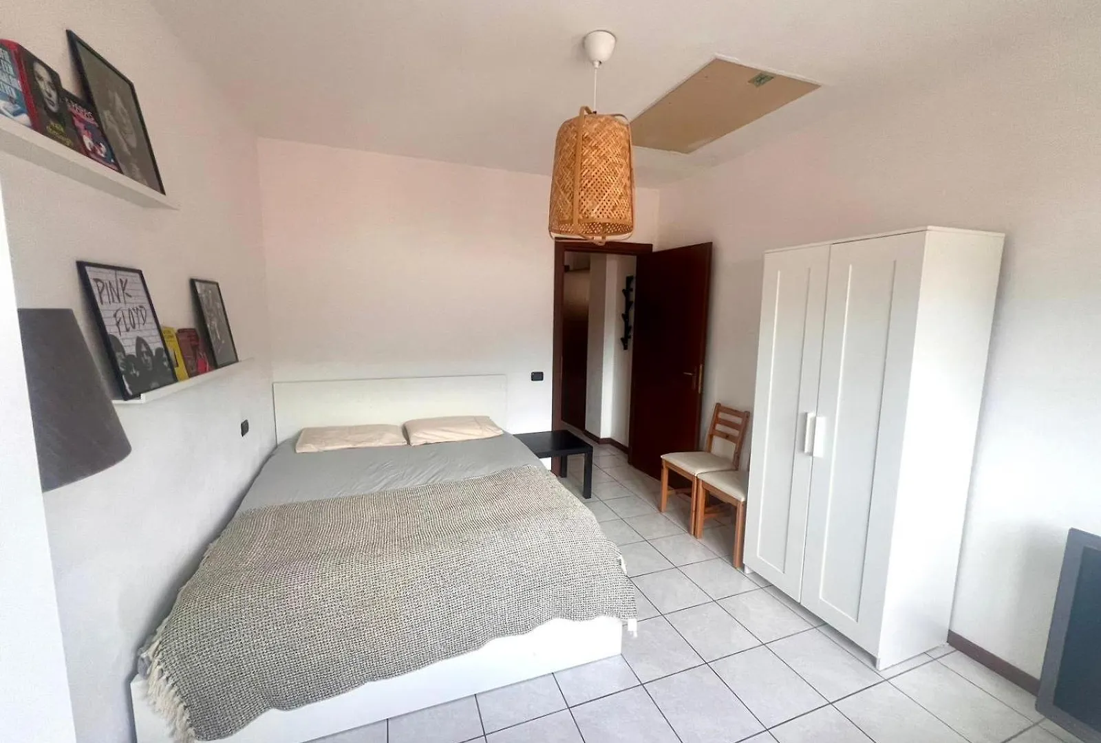 Como Lake With Two People Lake View And Near Beach Apartment Acquaseria Italy
