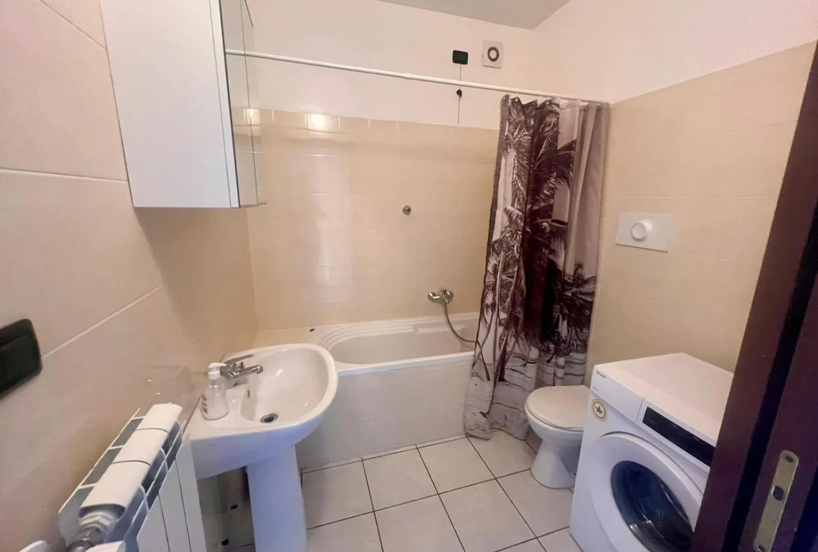 Como Lake With Two People Lake View And Near Beach Apartment Acquaseria